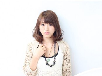 アミ美容室の写真/ぺたんこ髪を解消し、トップふんわり。若々しいシルエットと朝の時短を叶える、大人のボリュームパーマ