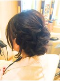 ロングのサイド編み込みナチュラルなまとめ髪