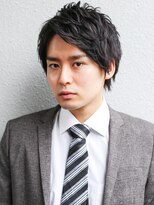 黒髪　ビジネス　ショートレイヤー　かき上げ　パーマ　スーツ