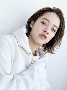 アイティー バイ アルバム 浦和店(IT by ALBUM) 外ハネボブ_オリーブカラーハイライトカラー_57444