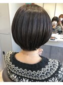 伸ばしかけのショートボブ!グレーパールカラーで艶暗髪に