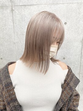 フリーラ 表参道(freera) ブリーチカラー　切りっぱなしボブ　ホワイトベージュ