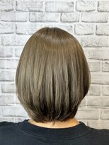 オリーブベージュ