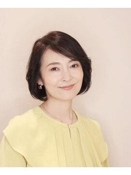 アンベリールフルー(EMBELLIR fleur) ナチュラルゆる巻きフェミニンボブ　３０代４０代５０代　表参道