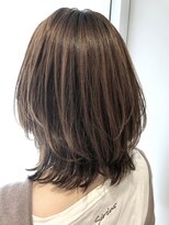 アイビー(Ivy)&nbsp;くびれをつけたミディアムスタイル