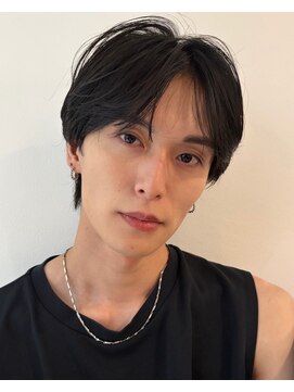 リリット(ReLit) 波巻きツイストスパイラル刈り上げセンターパートフェザーパーマ