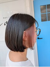 インナーカラーやグラデーションで遊び心を。派手すぎない「大人仕様」のデザインで垢抜けた印象へ導く