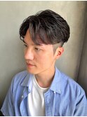 毛流れセンターパート刈り上げビジネスマッシュ