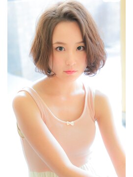 プロム(Prom) エフォートレスなフェザーボブ