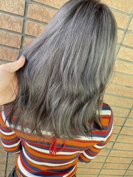 アンダーバーホワイト 天神店(_WHITE) グレーアッシュ