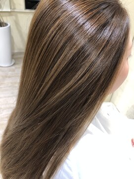 ニーナ ビューティーサロン(NINA Beauty Salon) 元のハイライトを活かして#シルバーベージュ#艶髪