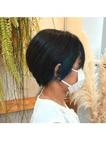 アクセヘアー 町田(acce hair)&nbsp;インナーにブルーを入れたショートヘア