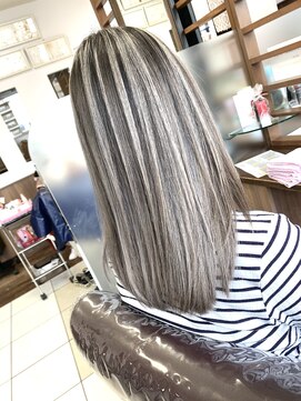 ヘアークリアー 獨協大学前店 バレイヤージュ×グレージュ