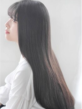 モッズ ヘア 新宿サウス店(mod's hair)の写真/ボリュームやクセを抑えてくれるのに真っ直ぐ過ぎない！お客様に合わせて仕上がりを厳選するストレート