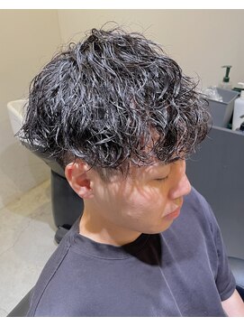 フリーク バーバーショップ 都島店(FREAK BARBER SHOP) 黒髪無造作ツーブロックマッシュ波巻きスパイラルパーマ