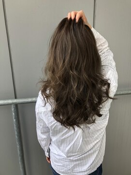 ジエクト ヴィシア(The Ect VIXIA) コテ巻きパーマ　グレージュ　デジタルパーマ　韓国巻き　ロング