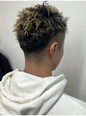 ツイストスパイラルパーマ　フェードカット　ハイライト