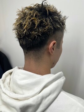 ラギッド 大野城店(RUGGED) ツイストスパイラルパーマ　フェードカット　ハイライト