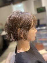 ギュルン(gronn) gronn くせ毛のようなパーマボブ