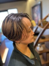 ヘアースタジオエフ 前下がりセンターパート