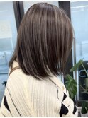 ミディアムレイヤーカットグレージュハイライトブリーチカラー