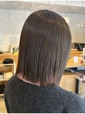 カーキベージュ×長めボブ