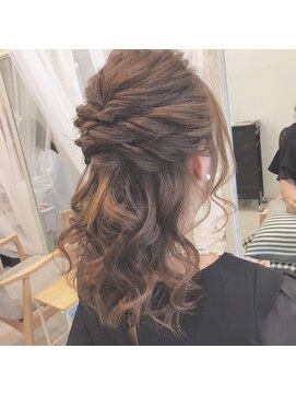 シェルベアー(Shell Bear) 20代30代40代 ハーフアップ ウェーブ巻き 結婚式ヘアセット