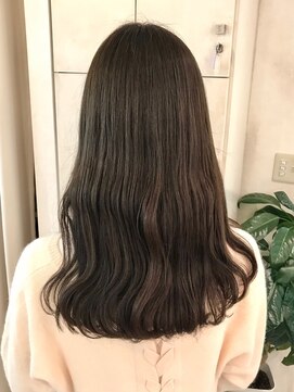 マカナ(makana) 透け感アッシュベージュ