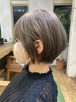 マハナ(Mahana by hair)&nbsp;20代30代40代ベージュカラー前下がりショートボブ大人ショート