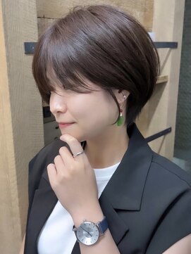 ビュー フクオカ(VIEW FUKUOKA) 美髪にオトナかわいいホワイトグレージュネビージュショートボブ