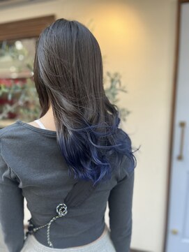 ルート(root) ダブルカラー/ブルー/ブリーチカラー/巻き髪