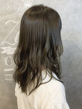 ザザ ZA/ZA 神楽坂 オリーブカラーのゆったりレイヤー