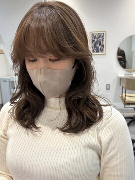 ソラ 表参道(SORA) 【MOMONE】ミディアムレイヤーベージュワイドバングマスク似合う