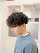 コハク(COHAQ BEAUTY AND RESORT)&nbsp;メンズ波巻きパーマ×刈り上げマッシュ