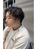 エン(en.)&nbsp;外国人風カーリーパーマ×センターパート