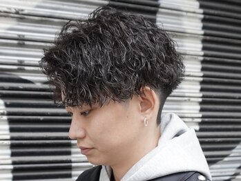 キングオブヘア バイ ノイズ 梅田茶屋町店(KING of hair by NOISM)の写真/【梅田駅徒歩3分/大阪梅田】束感・ツヤ感が出る《波巻きスパイラルパーマ》は無造作で綺麗なシルエットに*