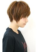 ３０代４０代に人気シルエットが綺麗なニュアンスショートボブ