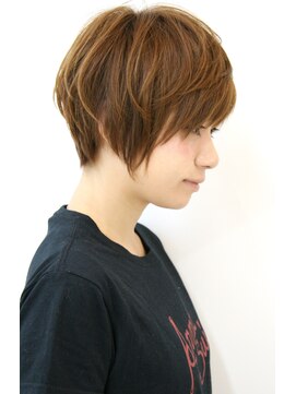 レウナ 外苑前(Reuna) ３０代４０代に人気シルエットが綺麗なニュアンスショートボブ