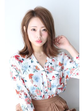 オーバルヘアー(OVAL hair) 外ハネさせて可愛らしさをプラス/鎖骨ミディアム