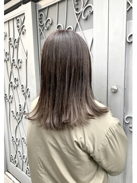 バズ ビー(BUZZ Bee) グレージュグラデーションカラー【赤みなし】