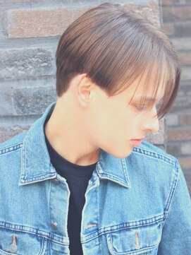 ジジバイワースホワイル(jiji by WORTH WHILE) ジョンコナー風ツーブロックショートレイヤー