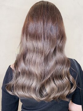 ナイン(9 nine) 20代30代透明感◎ミルクティーベージュ艶髪ロング