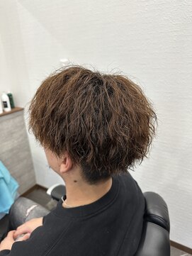 エイト(AITE) ツイストスパイラルパーマセンターパート<理容室>川口鳩ヶ谷60