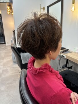 ハグ(HUG) ふんわりカールマッシュショート