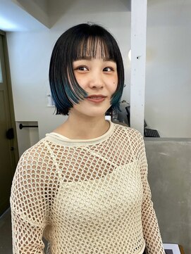 トナリ(tonari) レイヤーボブ×デザインブルーカラー