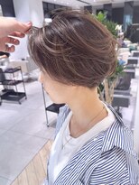 ステア ケース(stair case)&nbsp;大人ハイライト白髪ぼかし透明感カラーベージュ刈り上げショート