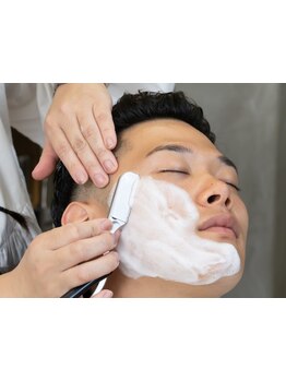 理容室だからこそ出来る、プロによる本格シェービング髭も眉も自然で、清潔感のある仕上がりに！