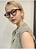 オン眉 前髪カット ハイトーンベージュカラー ブリーチ ミニボブ