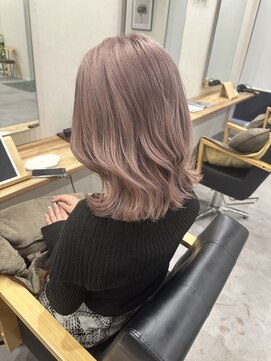 ピンクベージュカラー