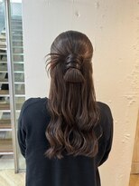 ラッド(Rad) タイト×ふんわりのハーフアップ